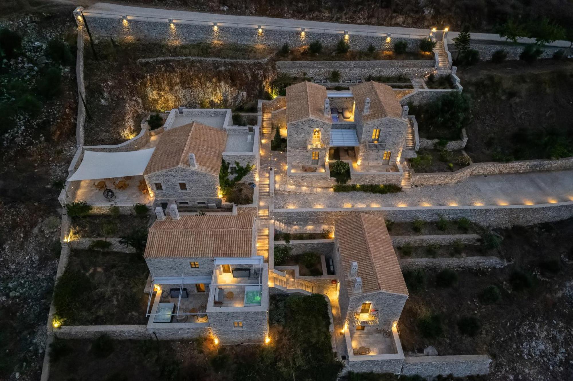 Trapela Limeni Luxury Suites Exterior photo