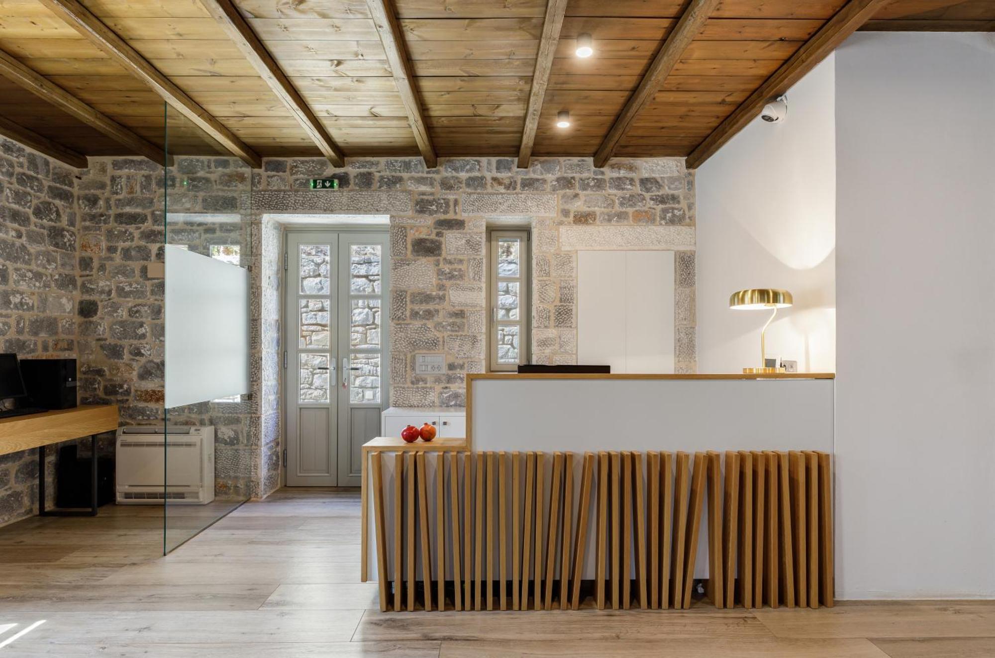 Trapela Limeni Luxury Suites Exterior photo