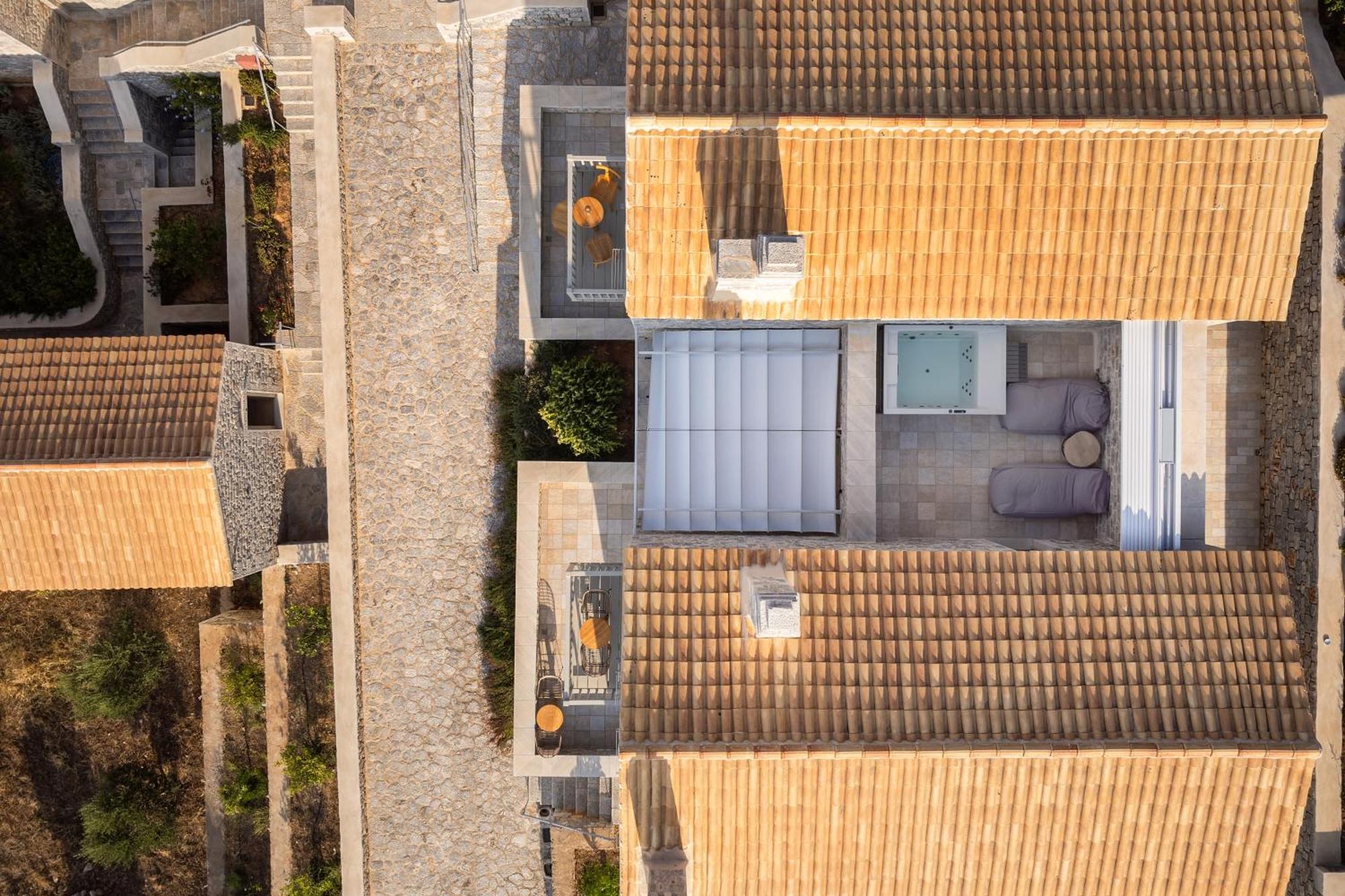 Trapela Limeni Luxury Suites Exterior photo